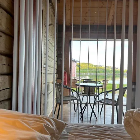 Tradisjonell Rorbu I Fiskevaeret * Ballstad