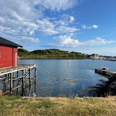 Traditional Fisherman'S Cabin In The Fishing Village Of Ballstad