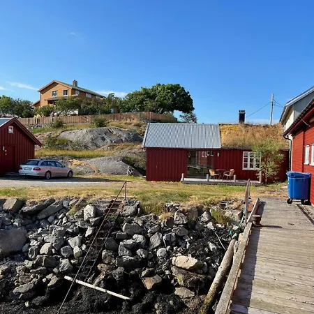Tradisjonell Rorbu I Fiskevaeret Ballstad