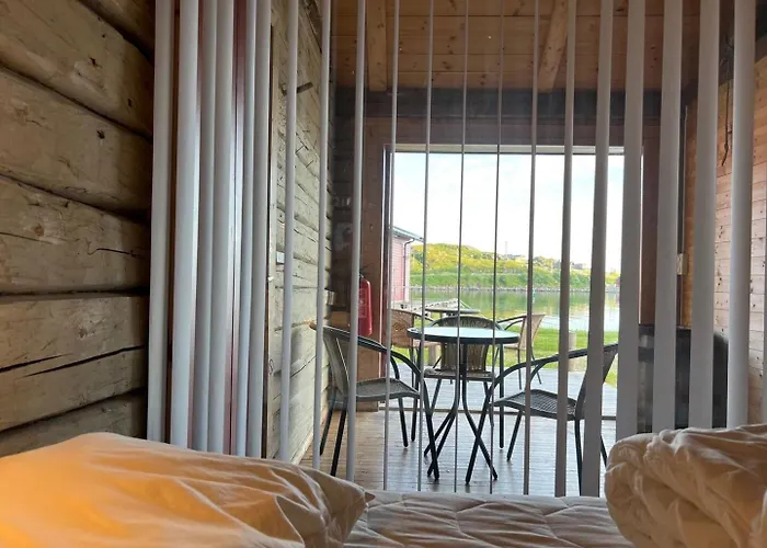 Tradisjonell Rorbu I Fiskevaeret * Ballstad