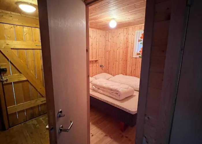 Tradisjonell Rorbu I Fiskevaeret Semesterbostad Ballstad